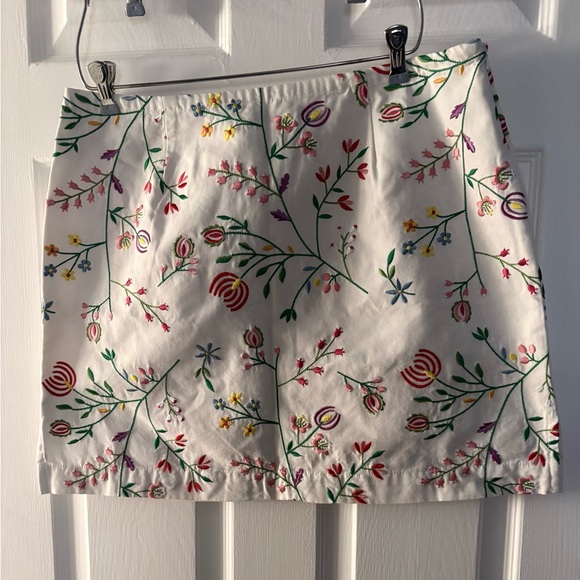 Boston Proper Dresses & Skirts - NWOT Boston Proper White Embroidered Floral Mini Skirt
